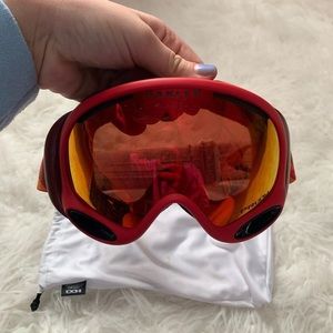 Women’s Oakley snow goggles